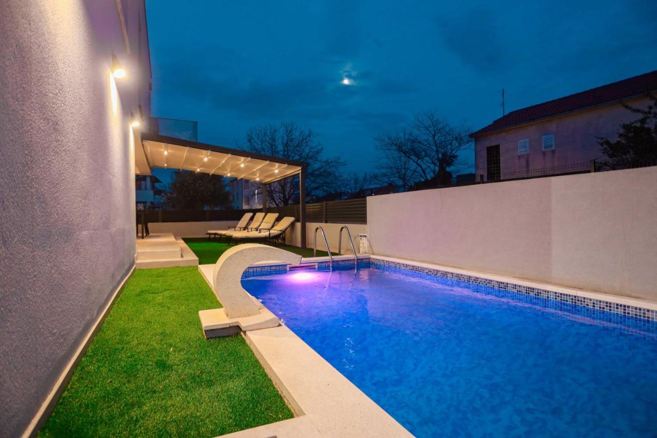 Villa Castelli, Apartment With Pool, Kastela Exterior photo